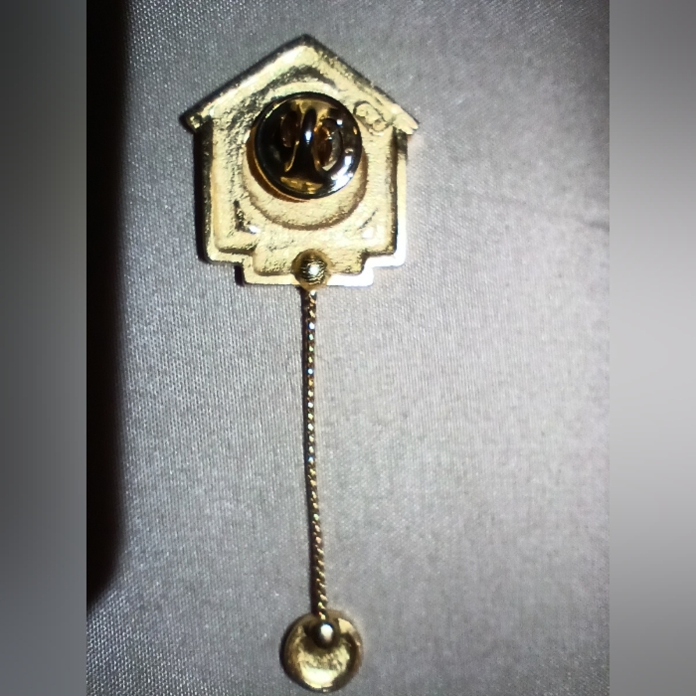 Clock Pin Brooch JJ Jonette Signed Goldtone - Picture 3 of 3